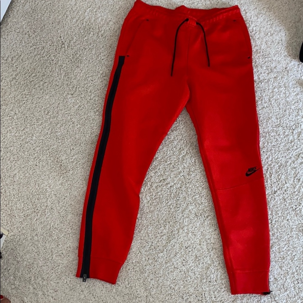 RED NIKE SPORTSWEAR TECH FLEECE JOGGERS